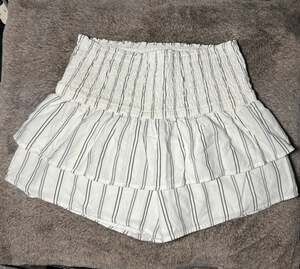 abercrombie kids Girls White and Black Striped Tiered Ruffle Smocked Shorts Size